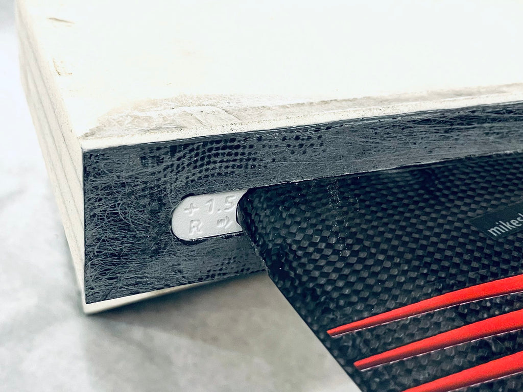 Adjustable Tuttle Box V4 and mast head, close-up