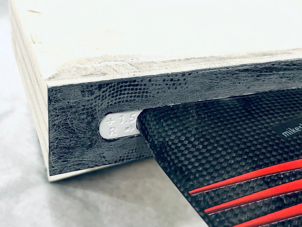 Adjustable Tuttle Box V4 and mast head, close-up