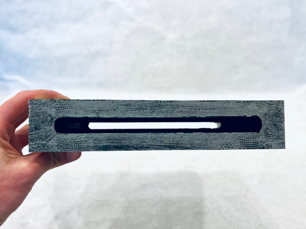 Adjustable Tuttle Box V4 held in hand, view of mast slot