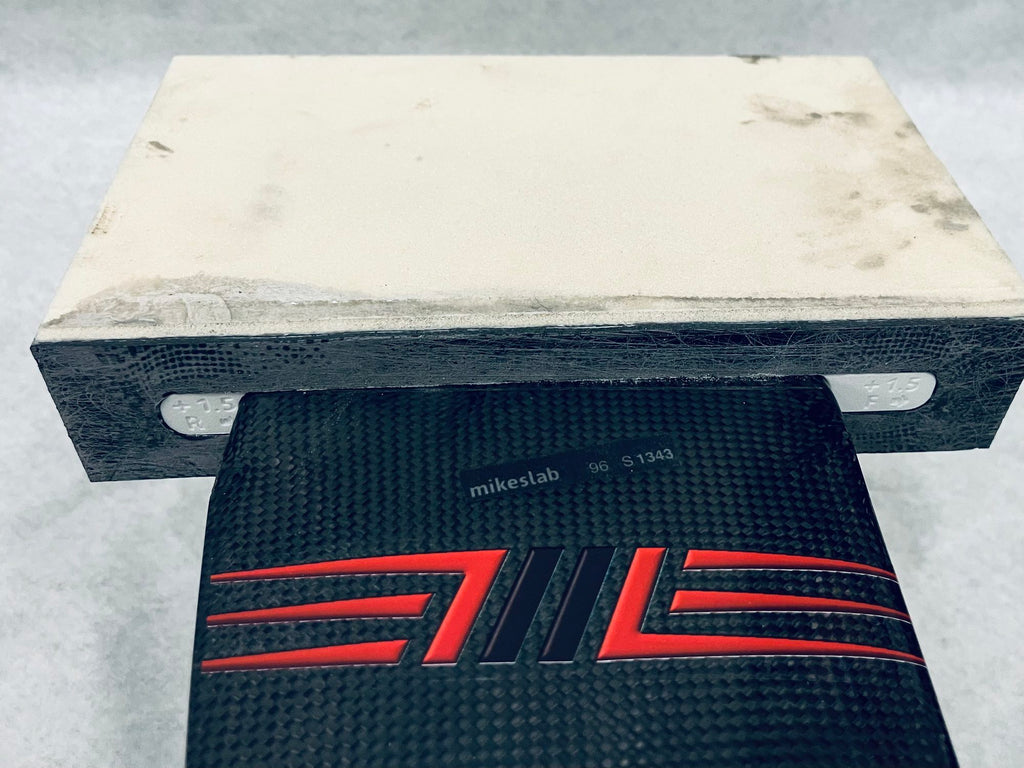 Adjustable Tuttle Box V4 with carbon foil mast, side view